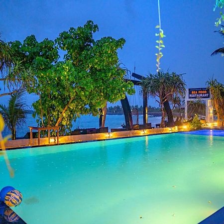 Cool Beach Hotel Hikkaduwa Buitenkant foto