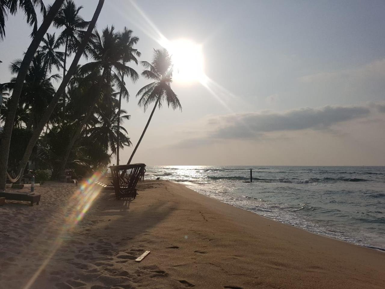 Cool Beach Hotel Hikkaduwa Buitenkant foto