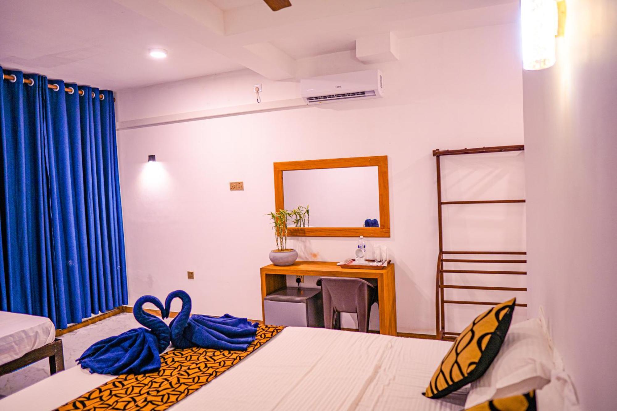 Cool Beach Hotel Hikkaduwa Buitenkant foto