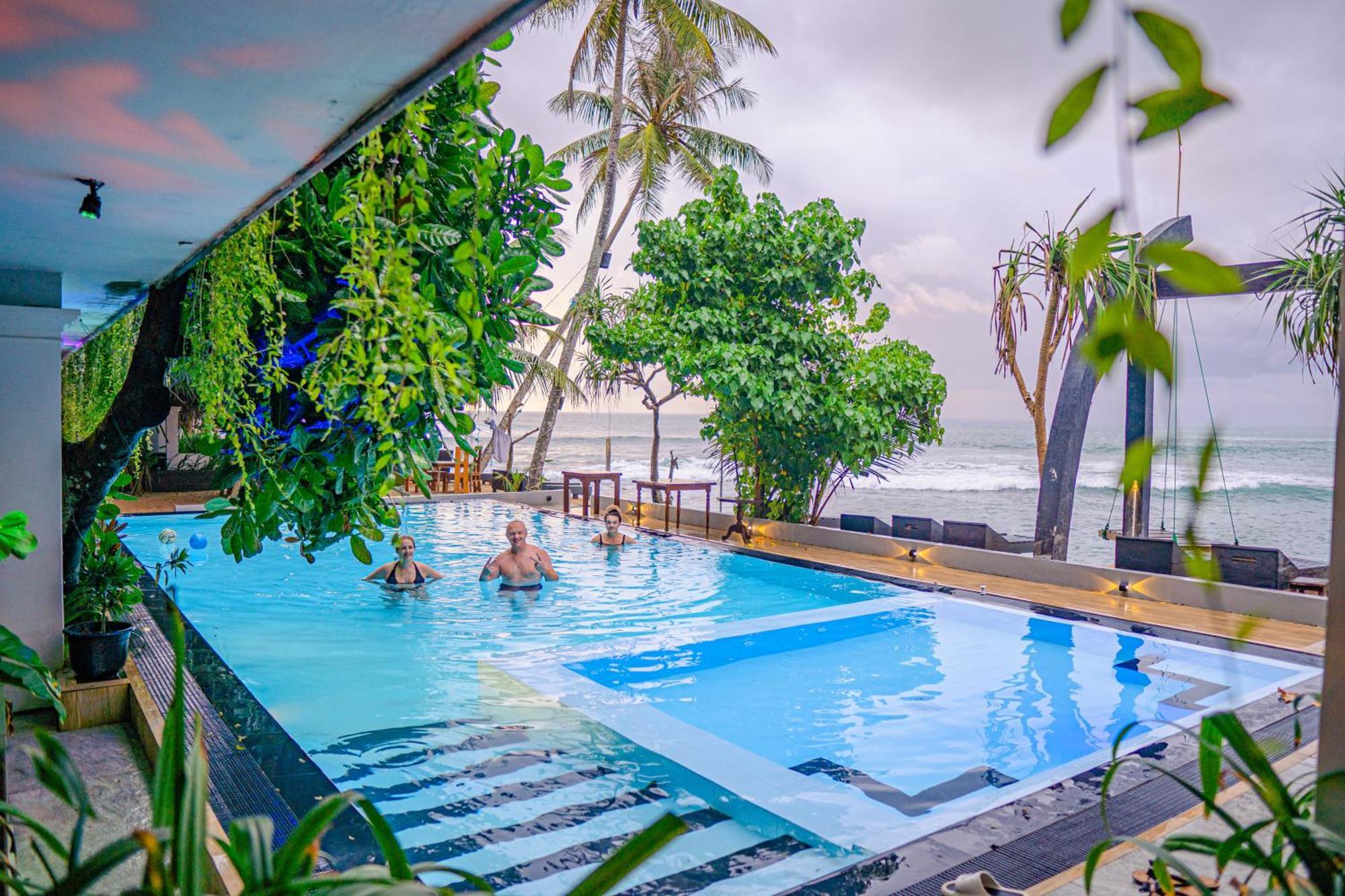 Cool Beach Hotel Hikkaduwa Buitenkant foto
