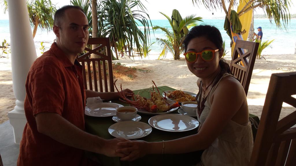 Cool Beach Hotel Hikkaduwa Buitenkant foto